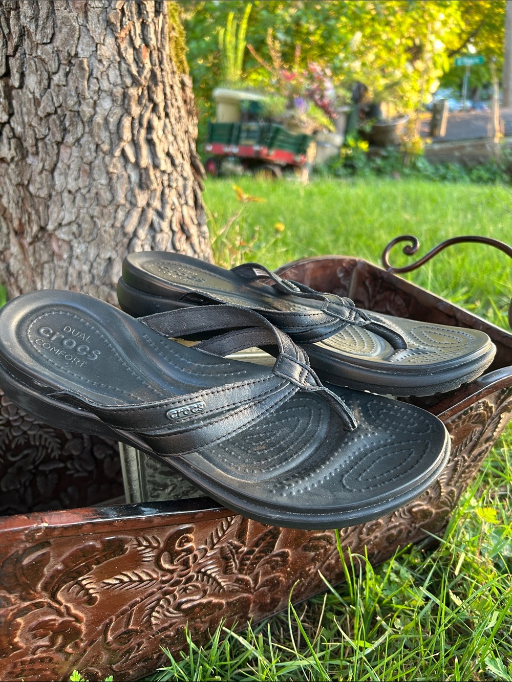 CROCS Women's Black Thong Sandals - Picture 3 of 7